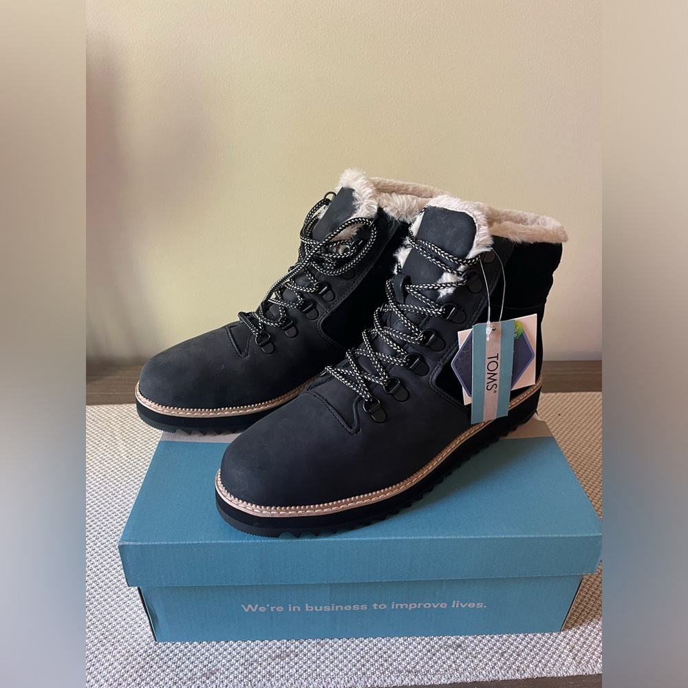 NWT Tom’s Mojave Boots, Women’s size 11